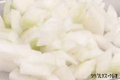 みじん切りにされた玉ねぎの写真