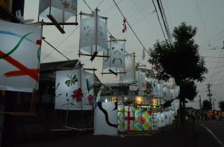 富田八幡神社の手作り灯篭