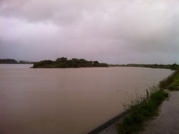 台風15号接近中の一ツ瀬川