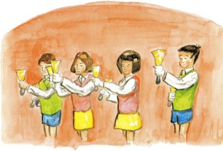 茶色の背景の前で、ベストを着用した四人の子どもたちが一列に並び、一斉に金色のハンドベルを高く掲げて音を奏でている合奏の様子を描いたイラスト