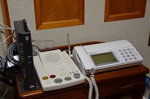 ホームゲートウェイとＩＰ告知端末機を設置した様子