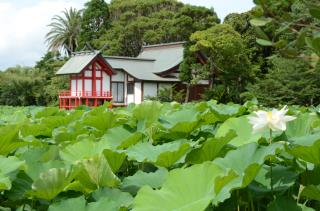 水沼神社と湖水ヶ池