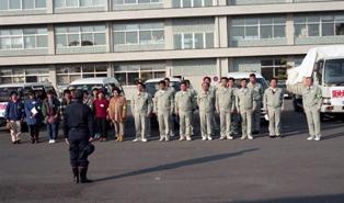 阪神大震災への町婦人会・町職員給食派遣事業（平成7年）の写真