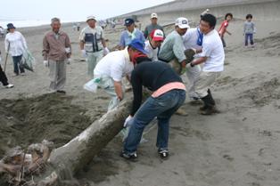 富田浜清掃活動の写真