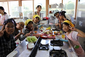 お弁当試食中