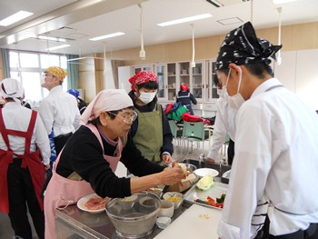 富田中学校料理教室