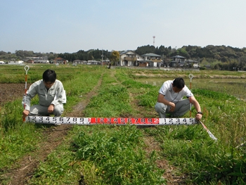 農道道幅測定中