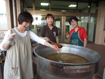 美味しいカレー仕込中です