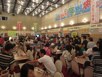 超満員の会場