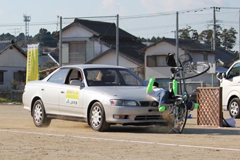 交通事故の実演