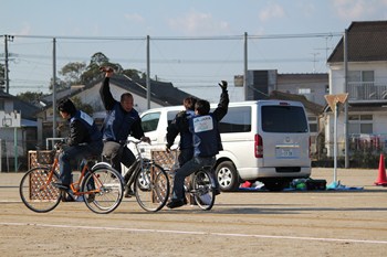 自転車運転の悪い例