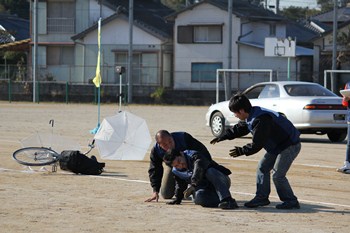 歩行者と自転車の衝突事故の様子
