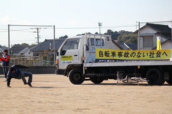 大型車と自転車の事故