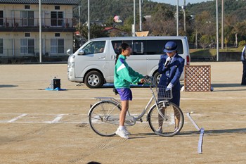 交通安全協会指導員による指導