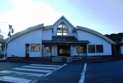 現在の新富町駅駅舎