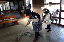 日向新富駅ボランティア大掃除